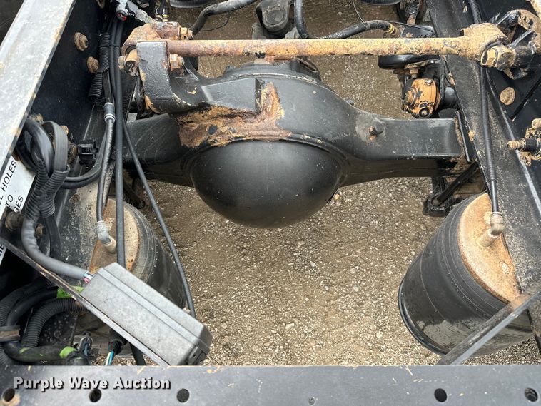 image for item EG1650 2006 International  9400 6X4 semi truck