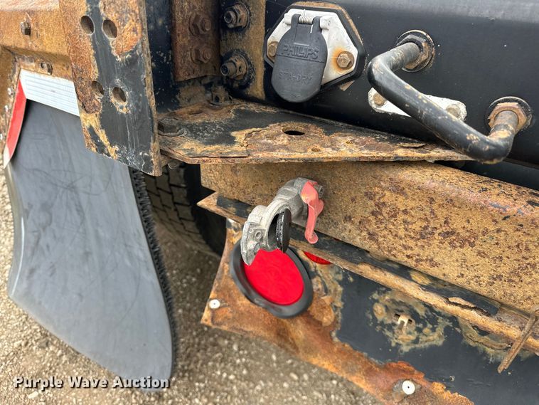 image for item EG1650 2006 International  9400 6X4 semi truck