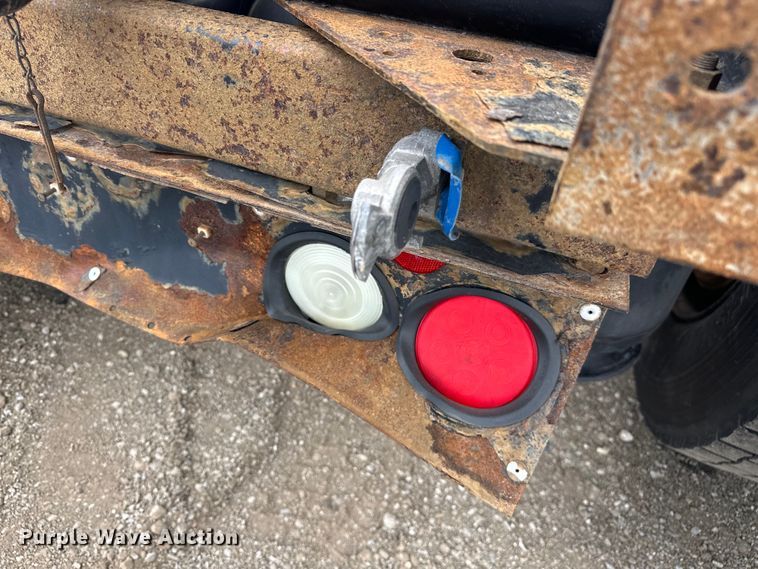 image for item EG1650 2006 International  9400 6X4 semi truck