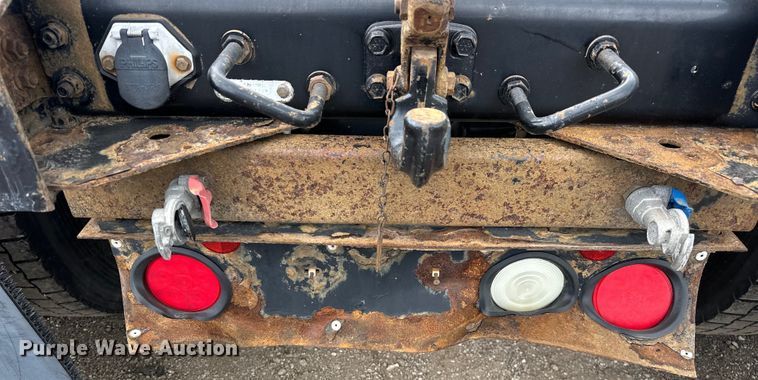 image for item EG1650 2006 International  9400 6X4 semi truck