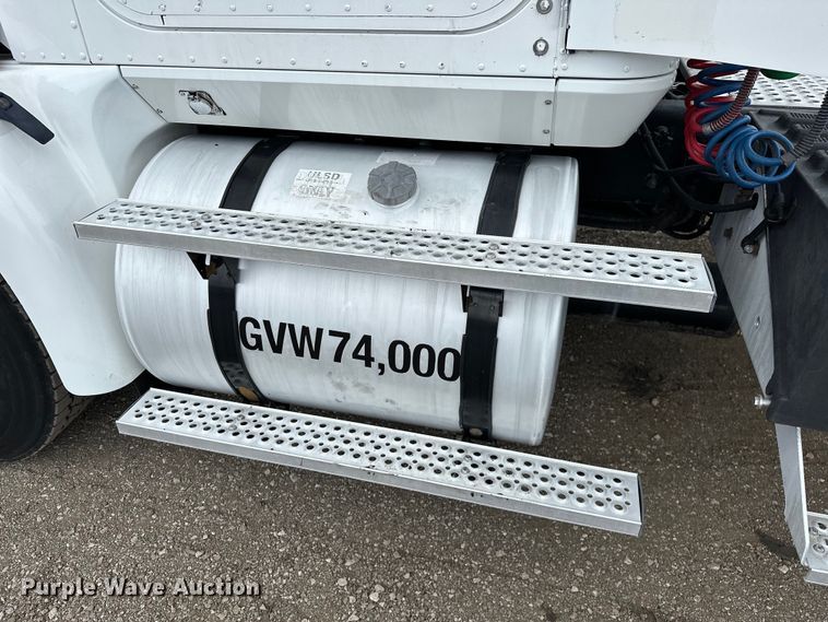 image for item EG1650 2006 International  9400 6X4 semi truck