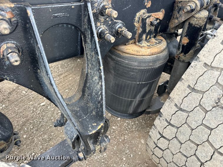 image for item EG1650 2006 International  9400 6X4 semi truck