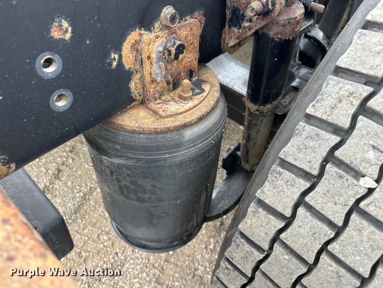 image for item EG1650 2006 International  9400 6X4 semi truck