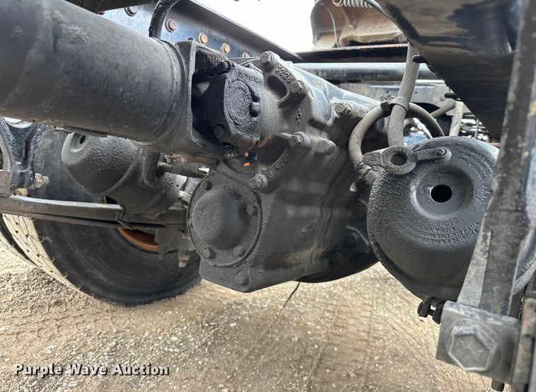 image for item EG1650 2006 International  9400 6X4 semi truck