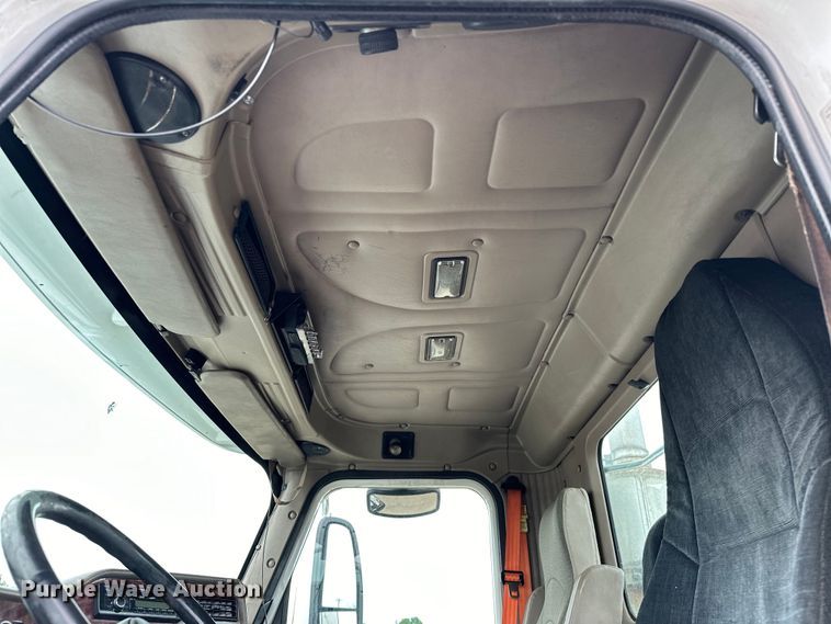 image for item EG1650 2006 International  9400 6X4 semi truck