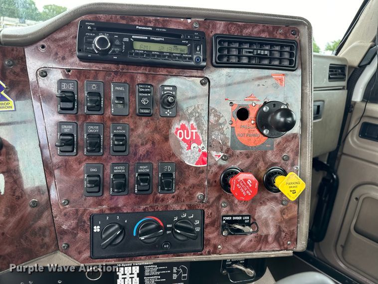 image for item EG1650 2006 International  9400 6X4 semi truck