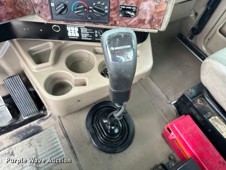 image for item EG1650 2006 International  9400 6X4 semi truck