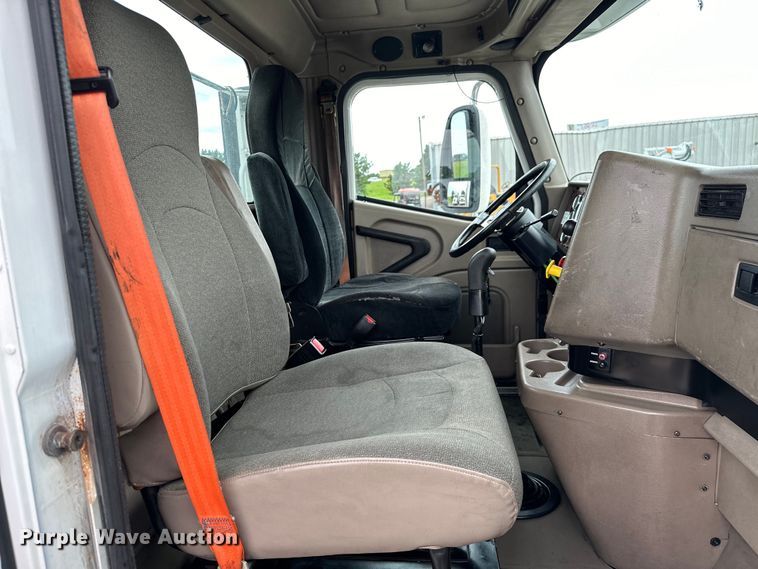 image for item EG1650 2006 International  9400 6X4 semi truck