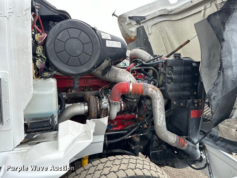 image for item EG1650 2006 International  9400 6X4 semi truck