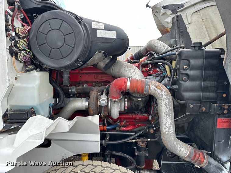 image for item EG1650 2006 International  9400 6X4 semi truck