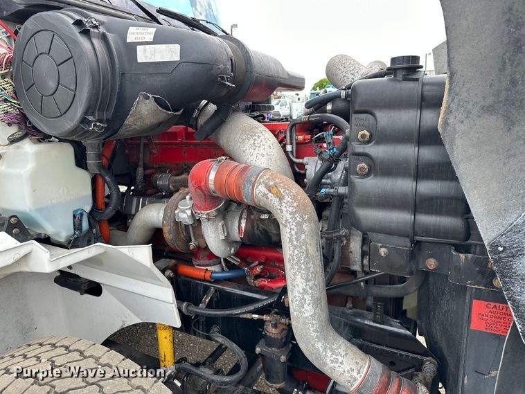 image for item EG1650 2006 International  9400 6X4 semi truck