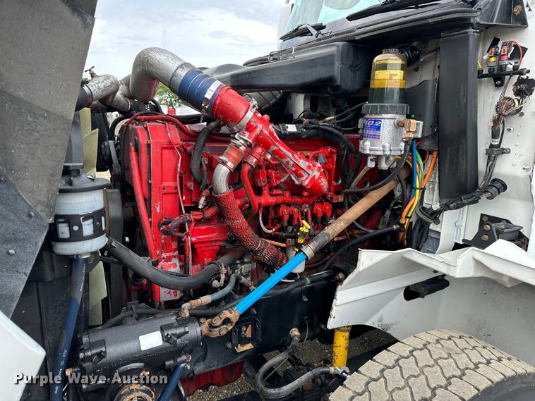 image for item EG1650 2006 International  9400 6X4 semi truck