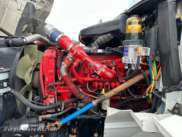 image for item EG1650 2006 International  9400 6X4 semi truck