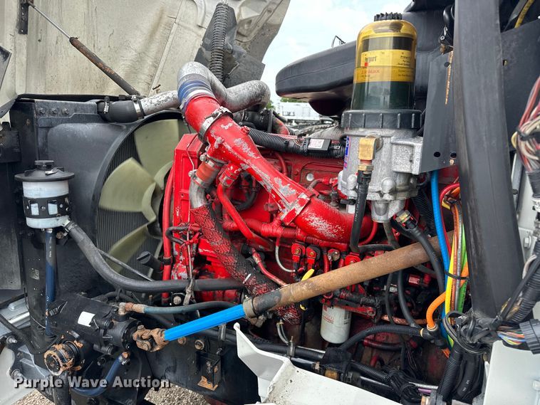 image for item EG1650 2006 International  9400 6X4 semi truck