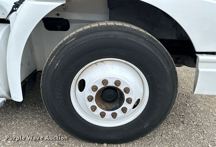 image for item EG1650 2006 International  9400 6X4 semi truck