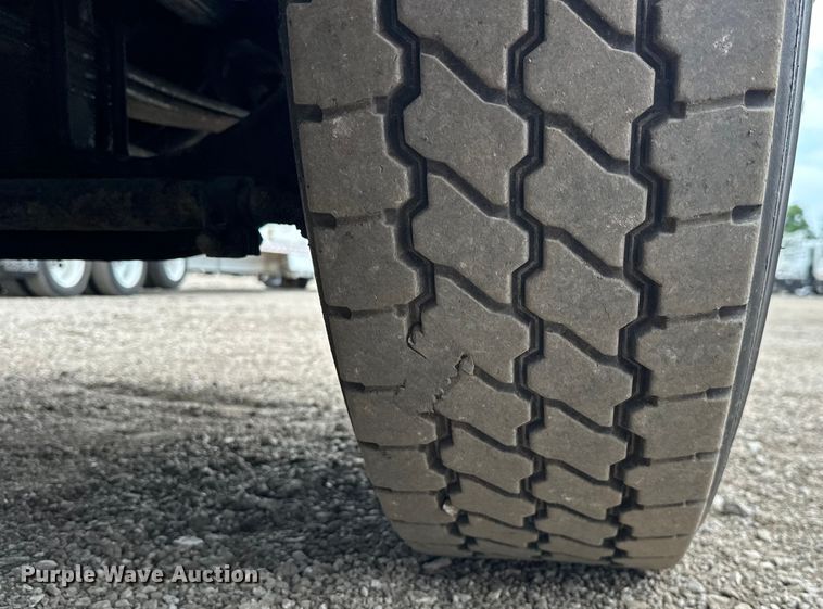 image for item EG1650 2006 International  9400 6X4 semi truck