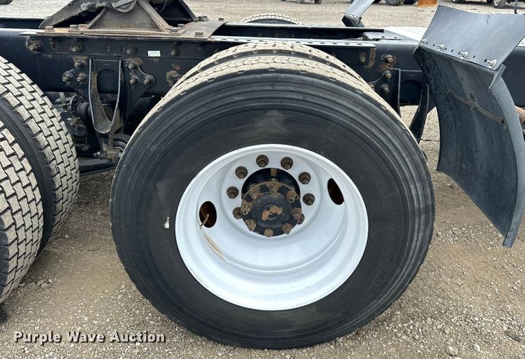 image for item EG1650 2006 International  9400 6X4 semi truck