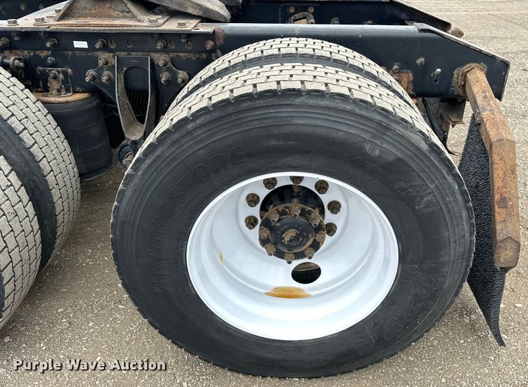 image for item EG1650 2006 International  9400 6X4 semi truck