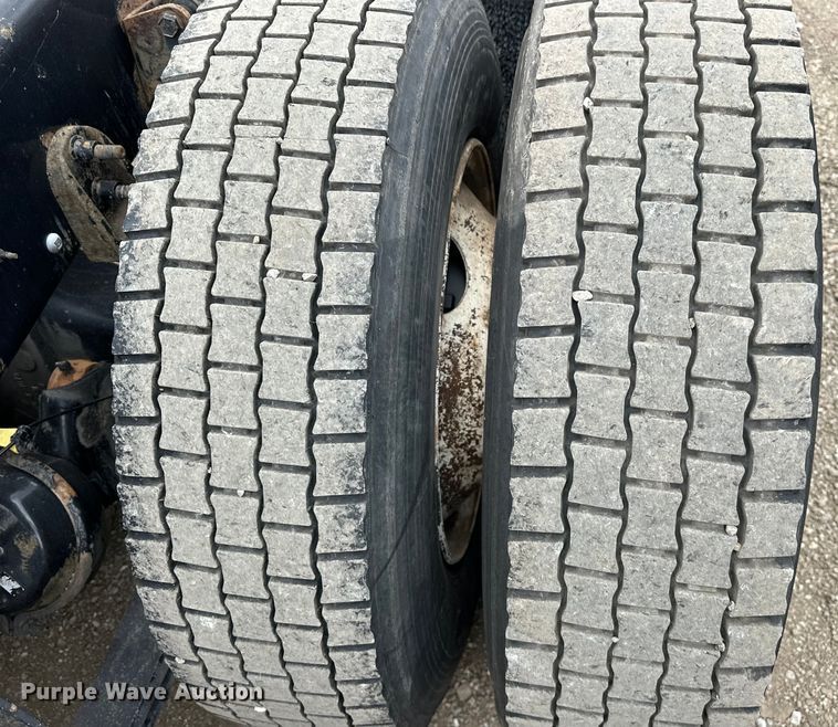 image for item EG1650 2006 International  9400 6X4 semi truck