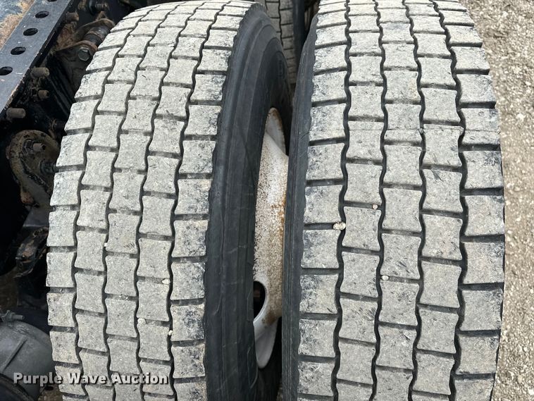 image for item EG1650 2006 International  9400 6X4 semi truck