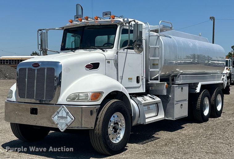 image for item EG1663 2009 Peterbilt  340 tank truck