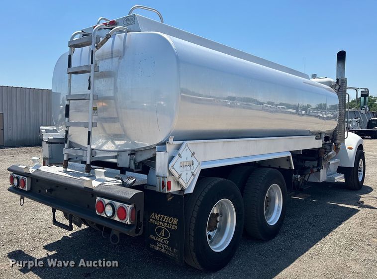 image for item EG1663 2009 Peterbilt  340 tank truck