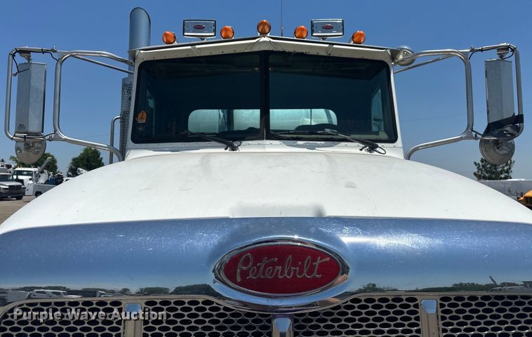 image for item EG1663 2009 Peterbilt  340 tank truck