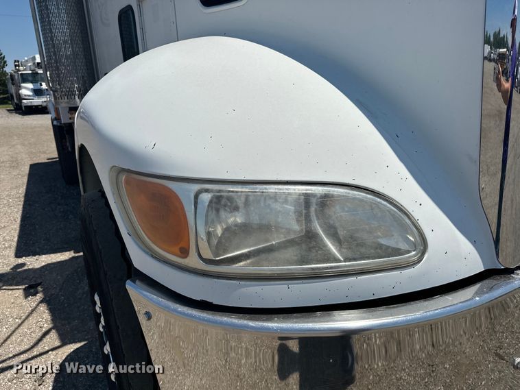 image for item EG1663 2009 Peterbilt  340 tank truck