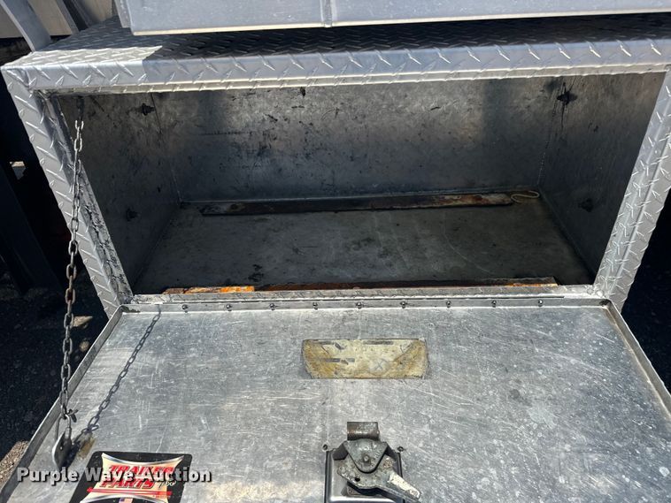 image for item EG1663 2009 Peterbilt  340 tank truck