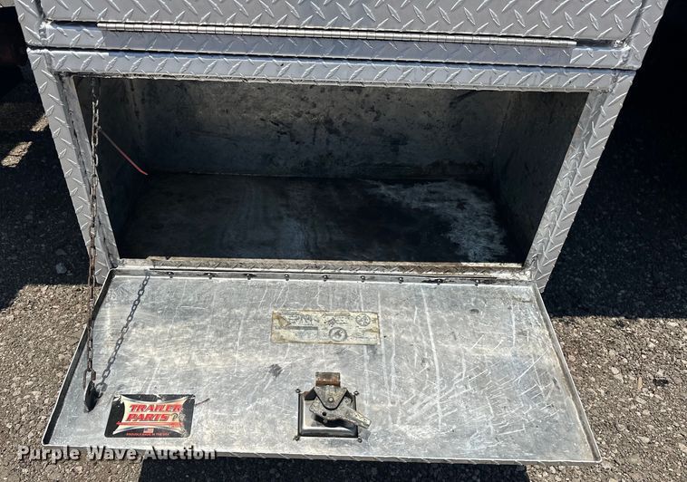 image for item EG1663 2009 Peterbilt  340 tank truck