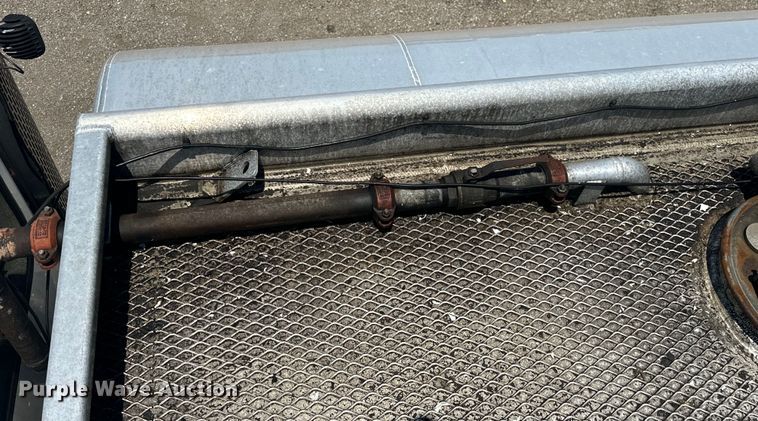 image for item EG1663 2009 Peterbilt  340 tank truck