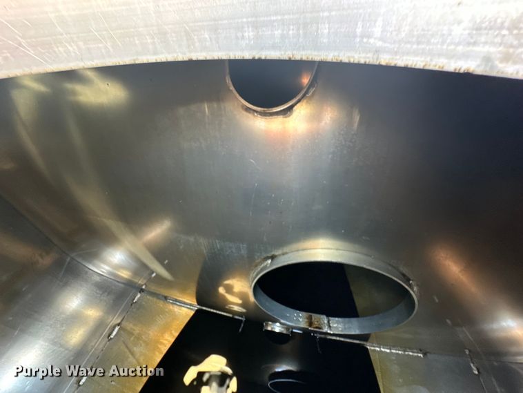 image for item EG1663 2009 Peterbilt  340 tank truck