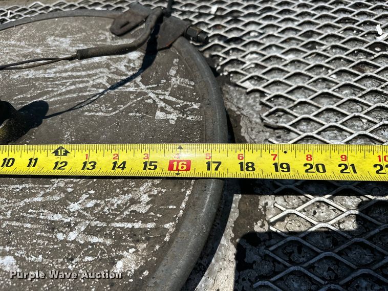 image for item EG1663 2009 Peterbilt  340 tank truck