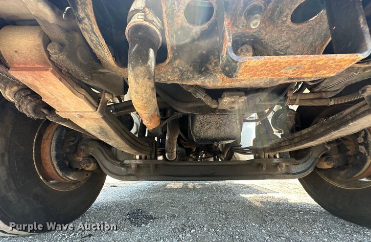 image for item EG1663 2009 Peterbilt  340 tank truck