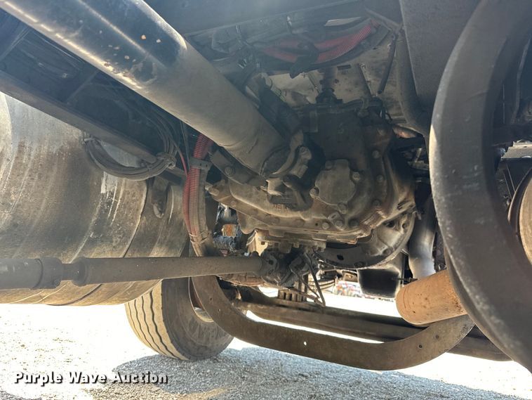 image for item EG1663 2009 Peterbilt  340 tank truck