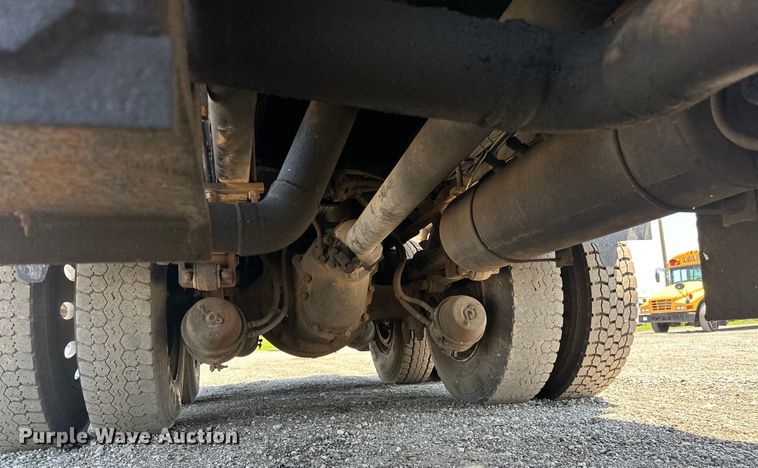 image for item EG1663 2009 Peterbilt  340 tank truck