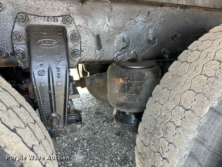 image for item EG1663 2009 Peterbilt  340 tank truck