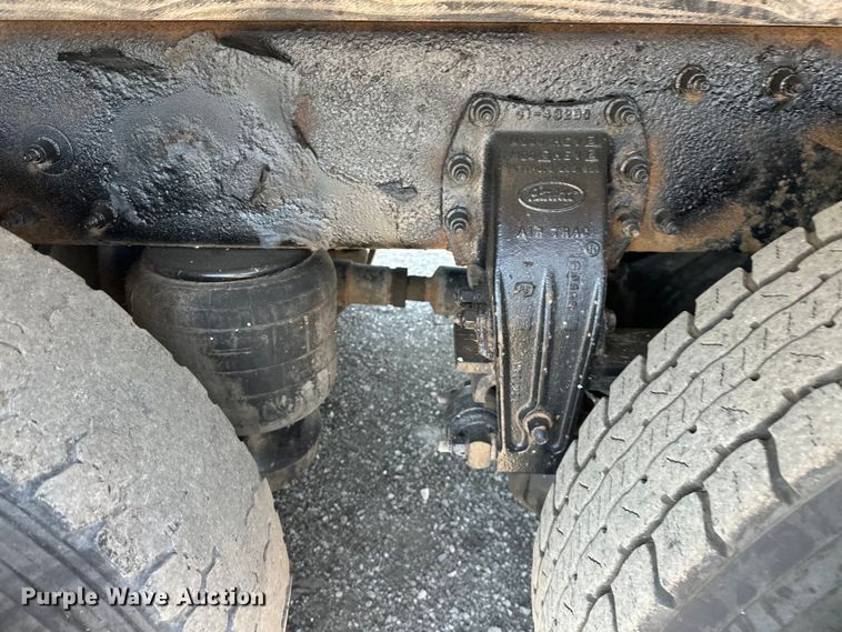 image for item EG1663 2009 Peterbilt  340 tank truck