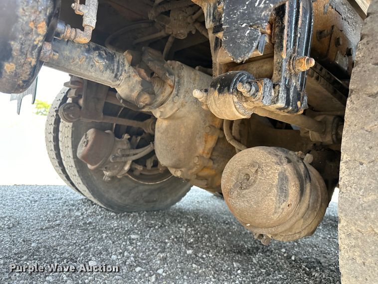 image for item EG1663 2009 Peterbilt  340 tank truck