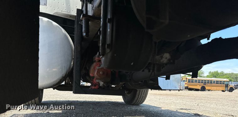 image for item EG1663 2009 Peterbilt  340 tank truck