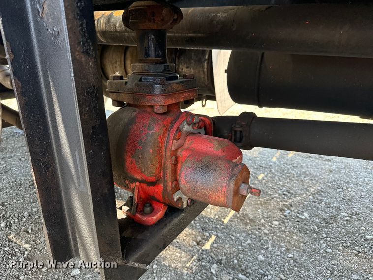 image for item EG1663 2009 Peterbilt  340 tank truck