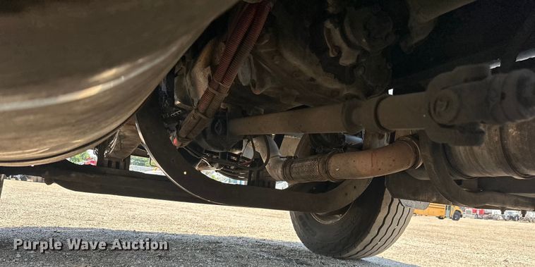 image for item EG1663 2009 Peterbilt  340 tank truck