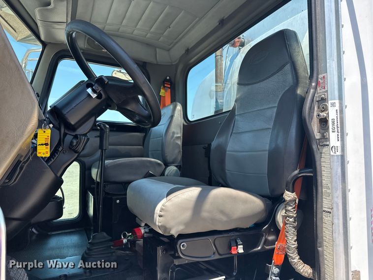 image for item EG1663 2009 Peterbilt  340 tank truck