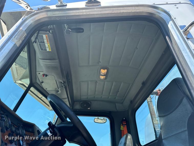 image for item EG1663 2009 Peterbilt  340 tank truck