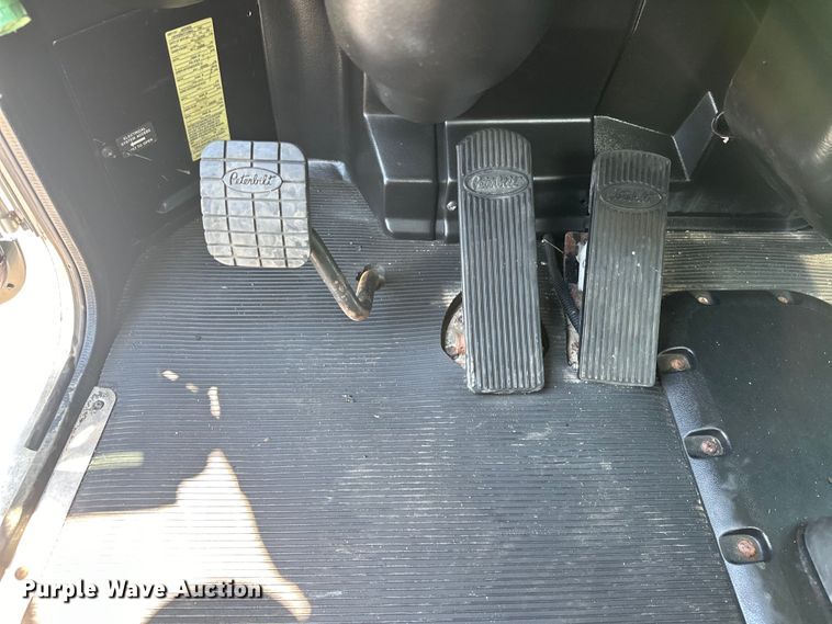 image for item EG1663 2009 Peterbilt  340 tank truck