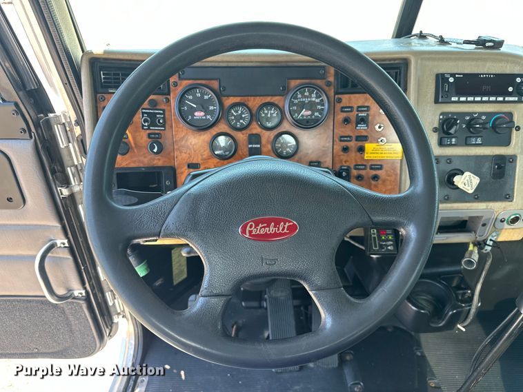 image for item EG1663 2009 Peterbilt  340 tank truck