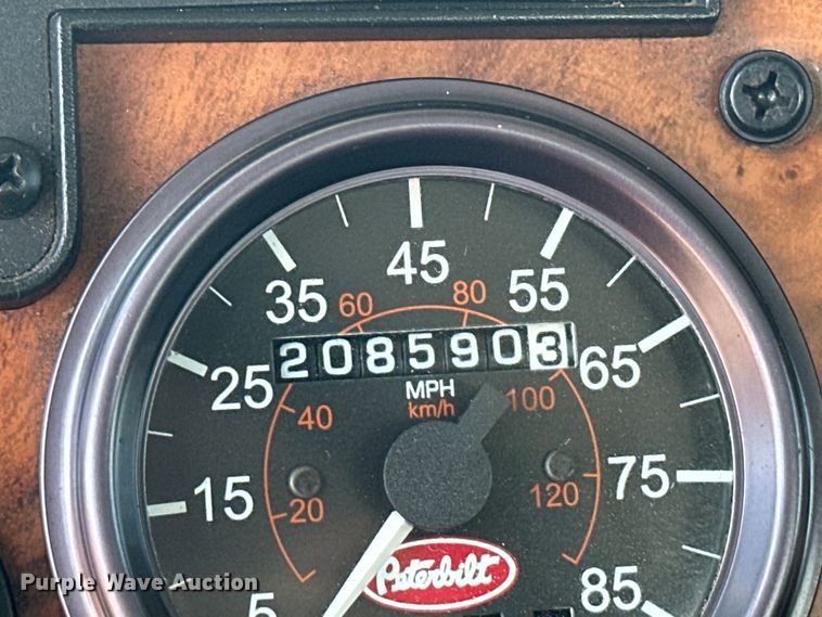 image for item EG1663 2009 Peterbilt  340 tank truck