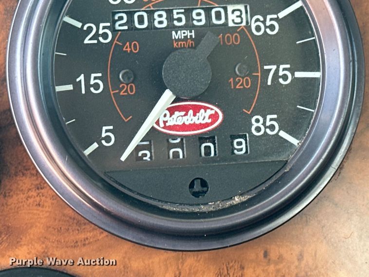 image for item EG1663 2009 Peterbilt  340 tank truck