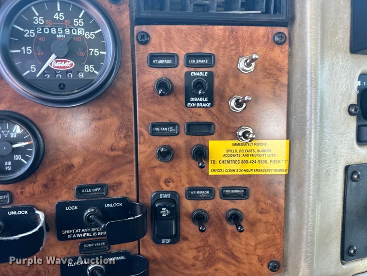 image for item EG1663 2009 Peterbilt  340 tank truck