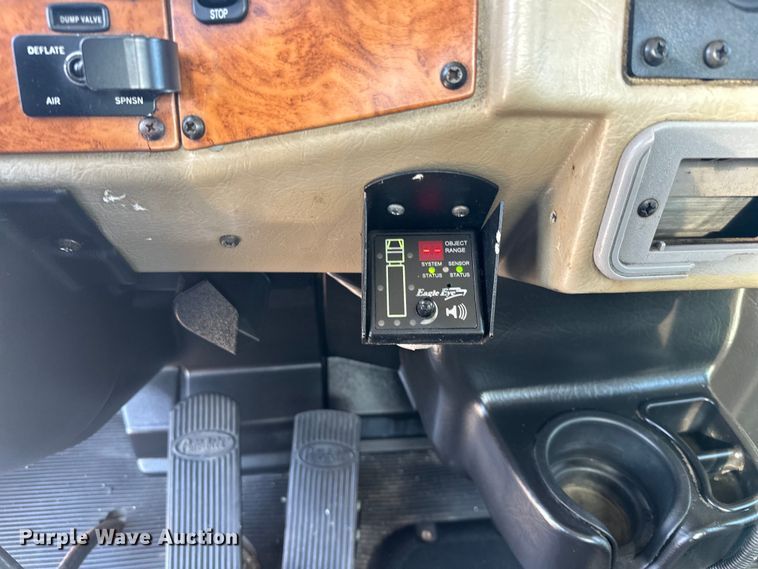 image for item EG1663 2009 Peterbilt  340 tank truck